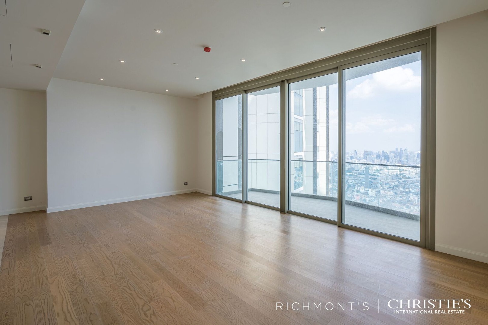 Magnolias Waterfront Residences, 3-Bedroom, Simplex, Bangkok