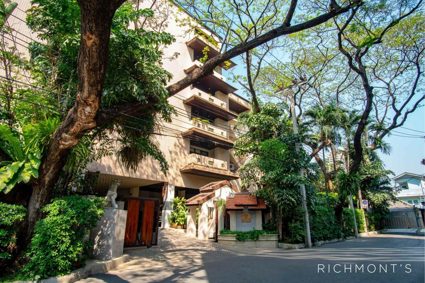 Raintree Village