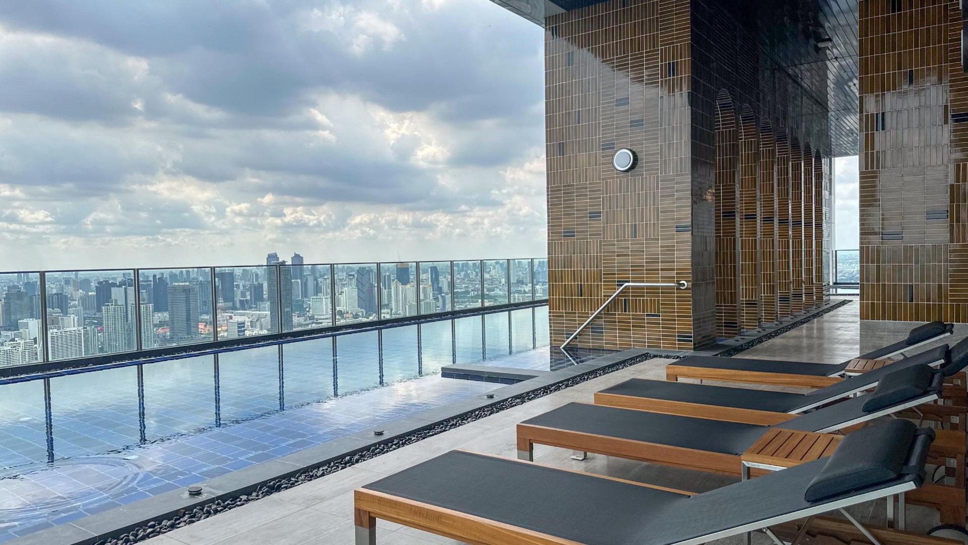 IMG_2466_Sky Lagoon Swimming Pool.jpg