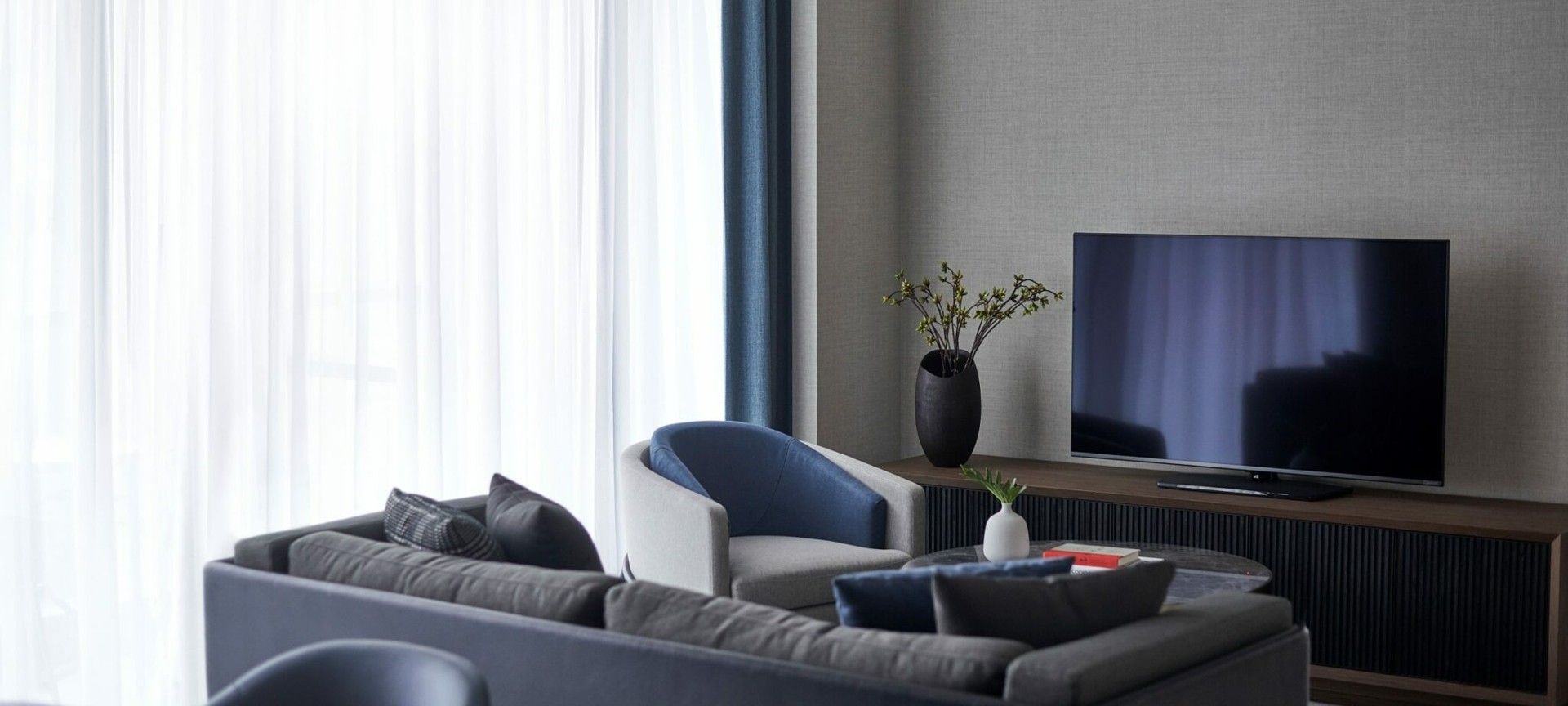 Three-Bedroom-Residence-Kimpton-Maa-Lai-Bangkok-08-1-scaled.jpg