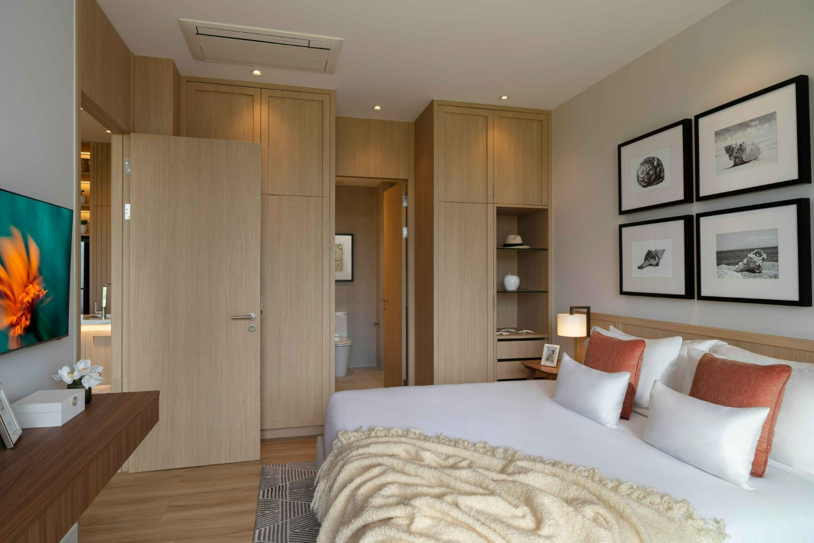 3c. Master Bedroom.jpg