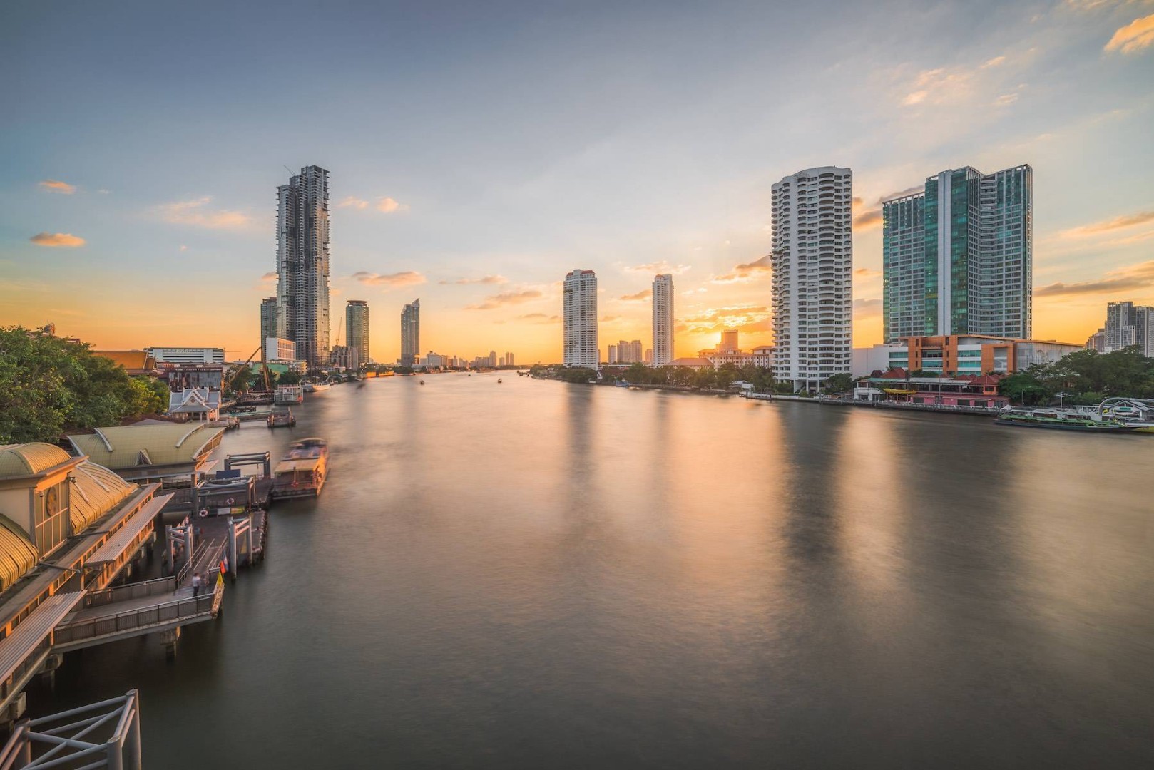 bangkoks-new-cross-river-cable-car-connecting-asiatique-and-charoen-nakhon-03.jpg