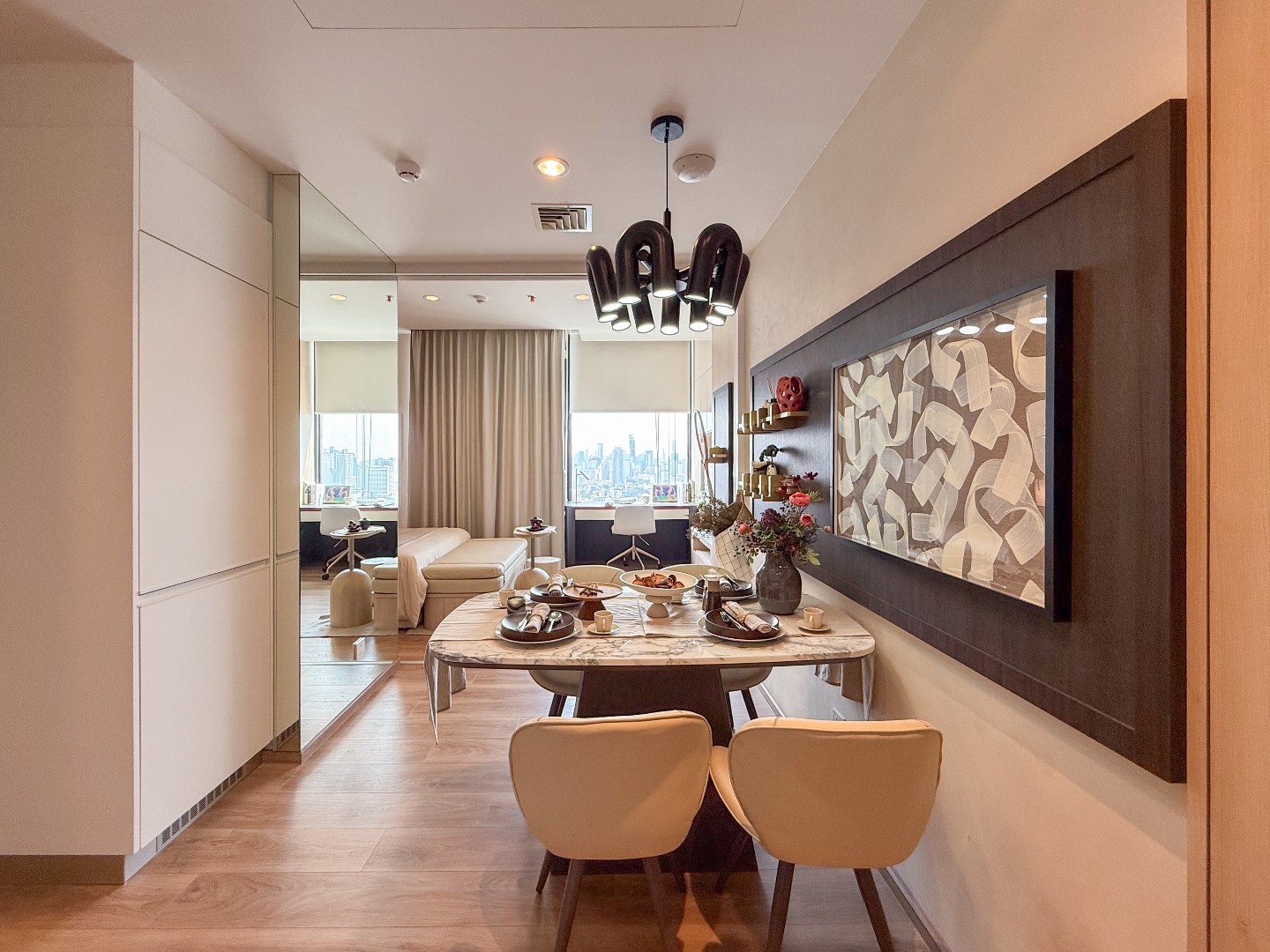 noble-form-thonglor-sc0435-01.jpg