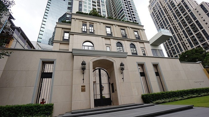 The Diplomat 39_Front.jpeg