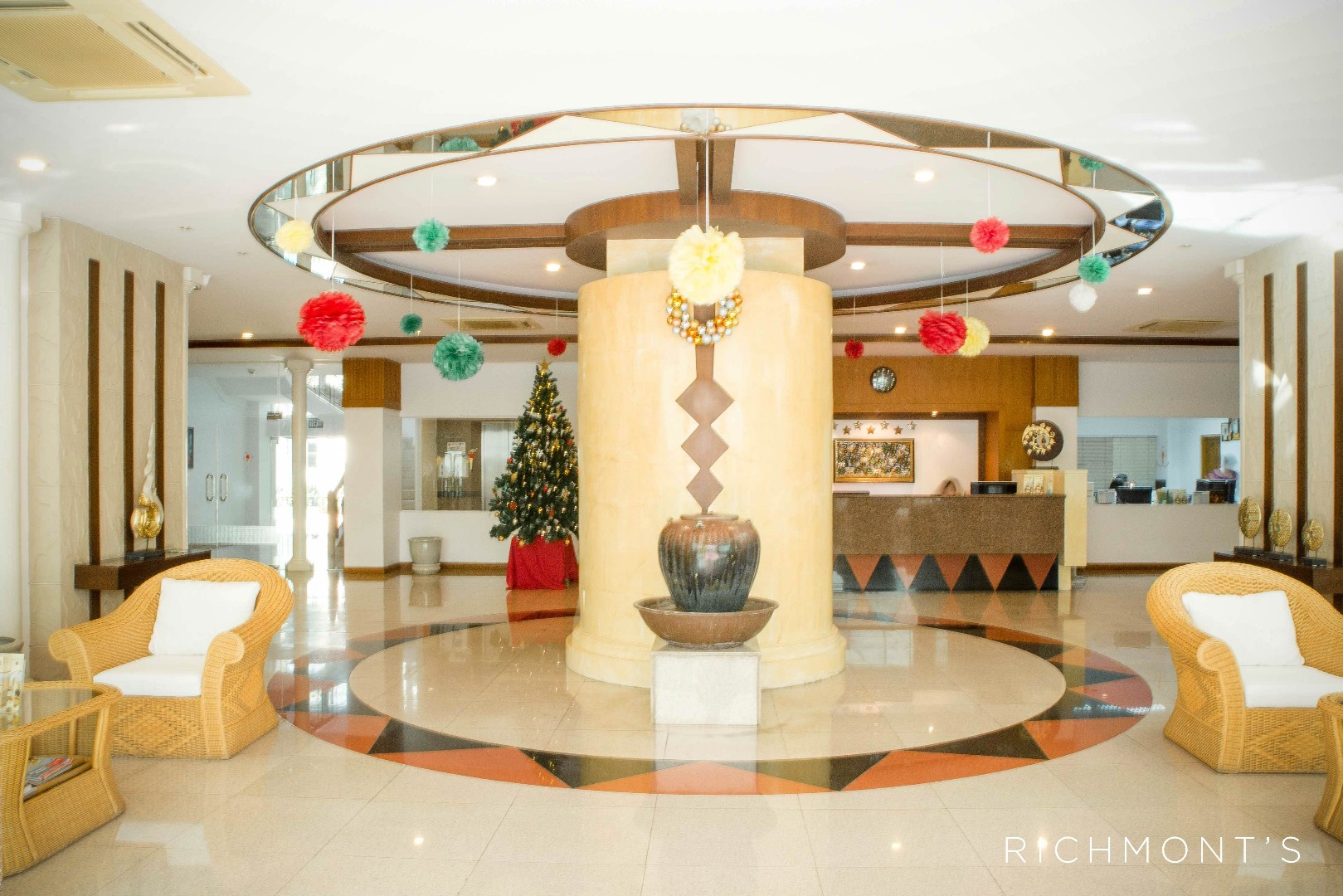 Lobby a.jpg