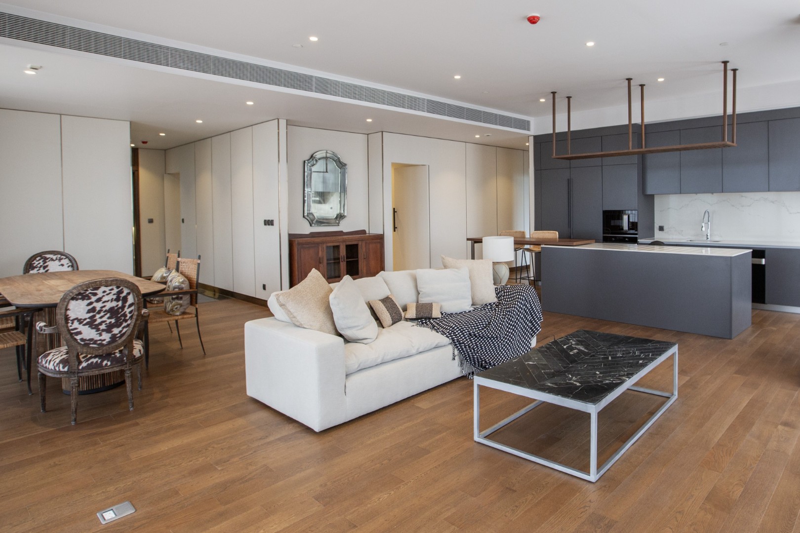 MUNIQ Langsuan, 3-Bedroom, Bangkok