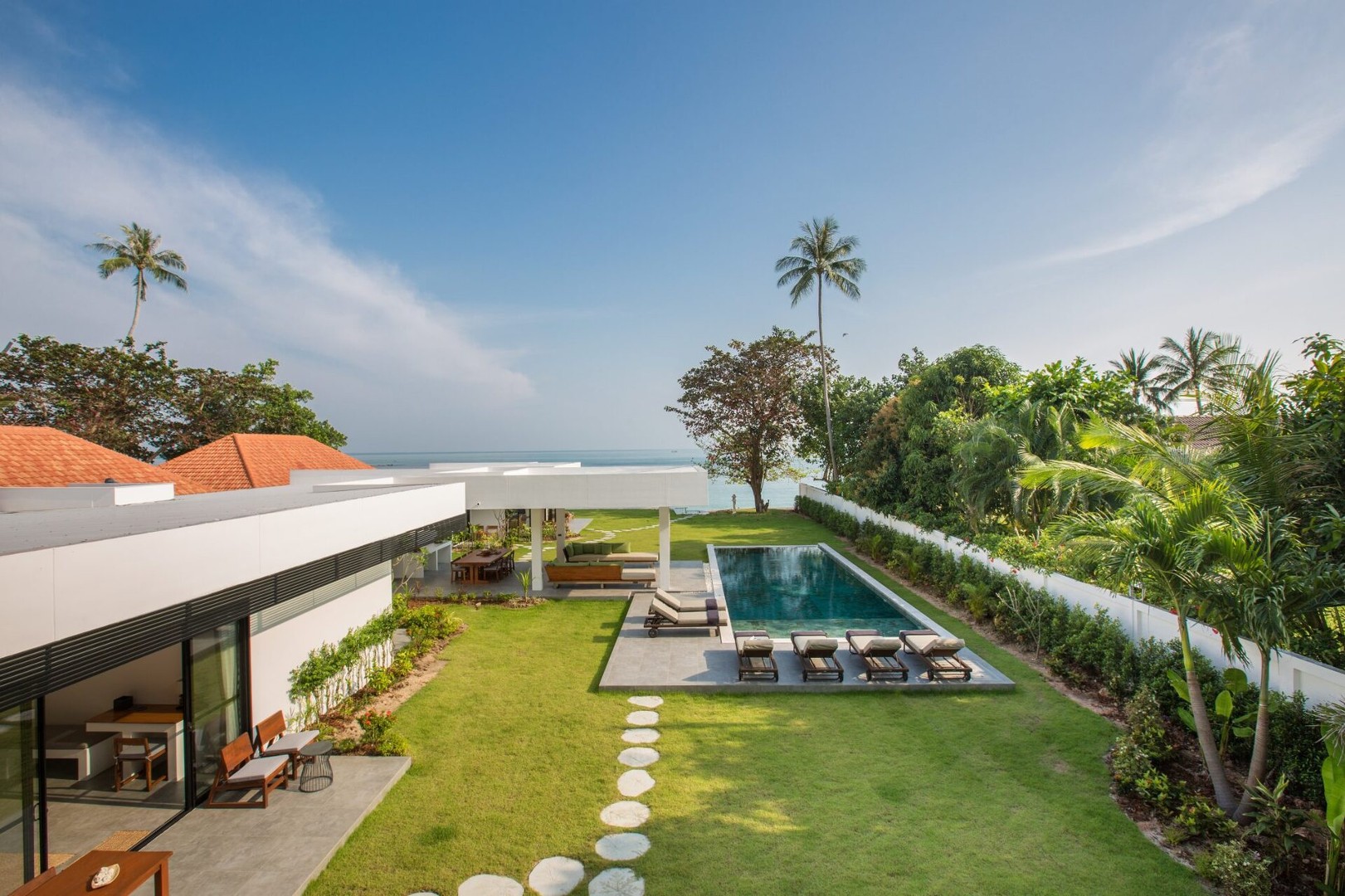 Modern Villa Beachfront, Koh Samui