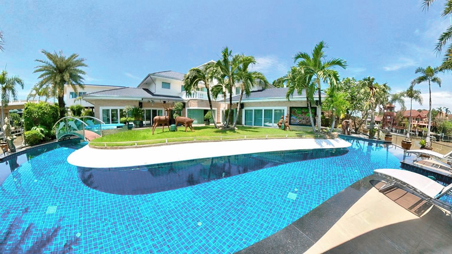 Pool-Villa with Private Mooring Dock, Jomtien Beach, Pattaya