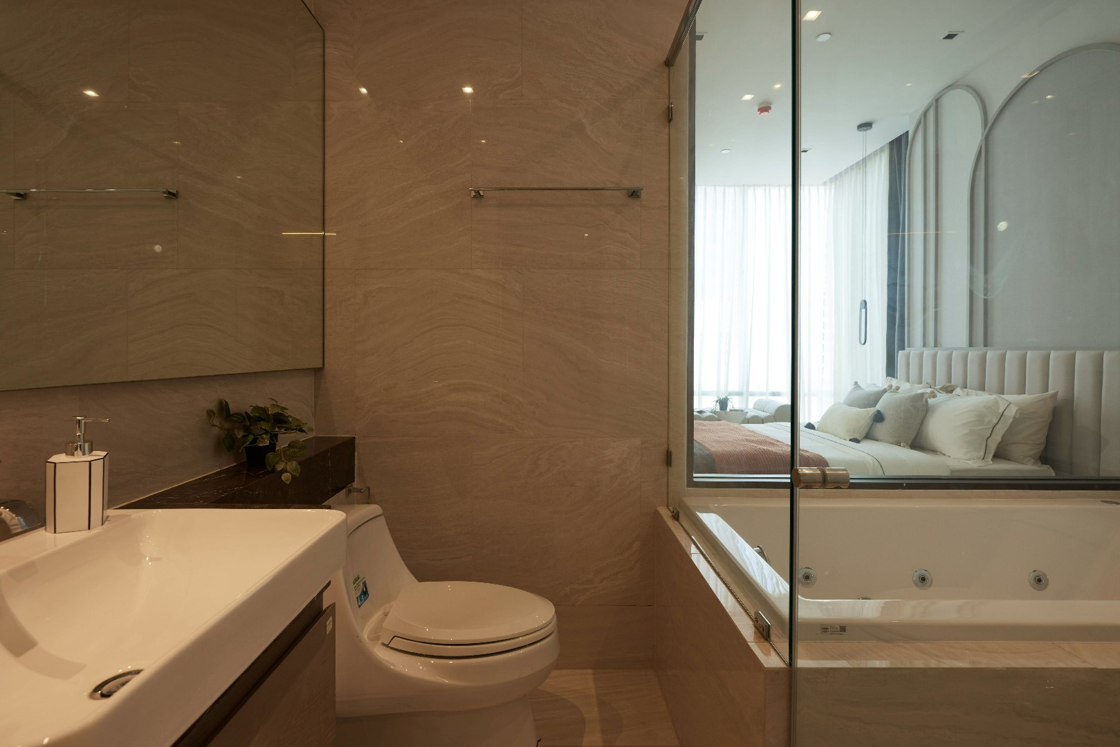 ASHTON SILOM_ROOM186-48_084.jpg