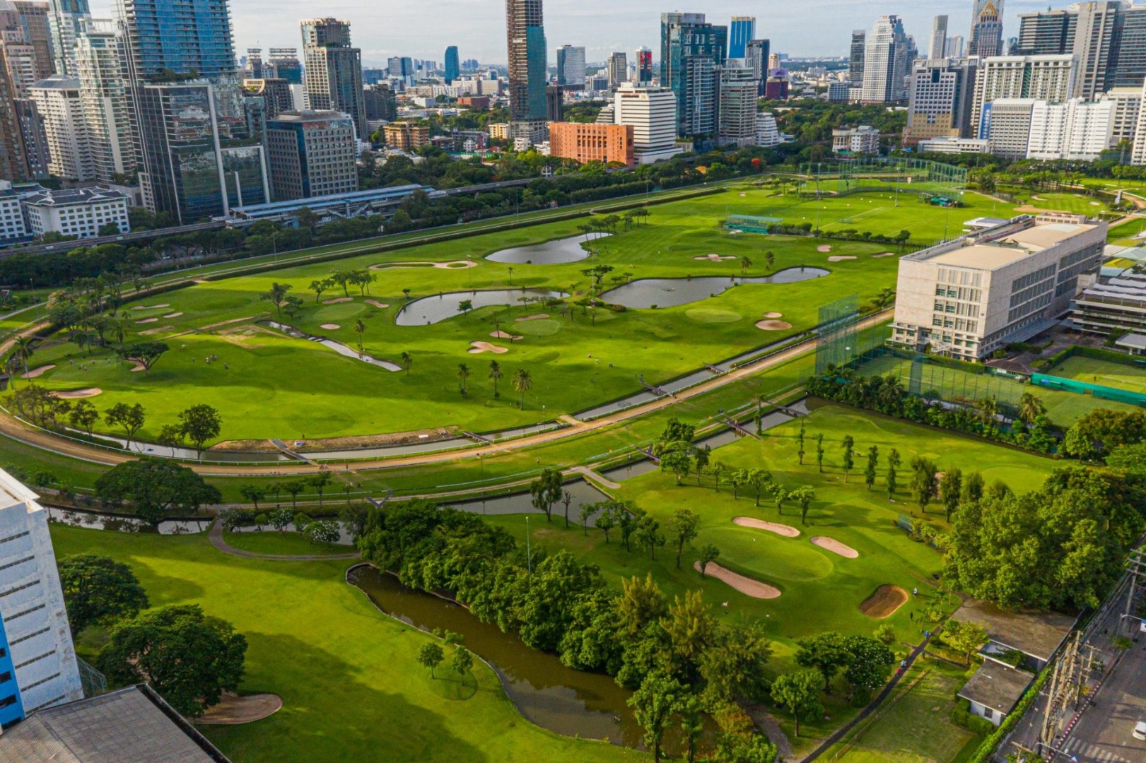 MUNIQ Langsuan_Golf.jpg