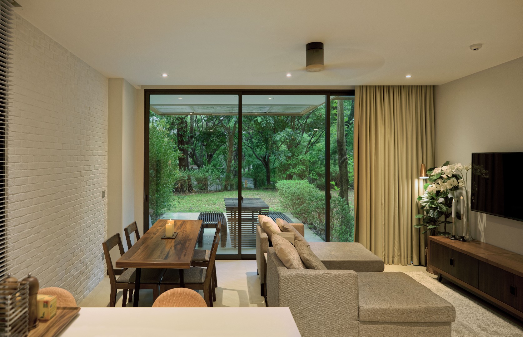 SwanLakeResidences_RoomType_F102_01.jpg